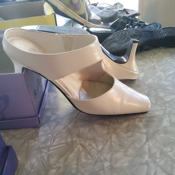 Shoes - Picture 6 of 9